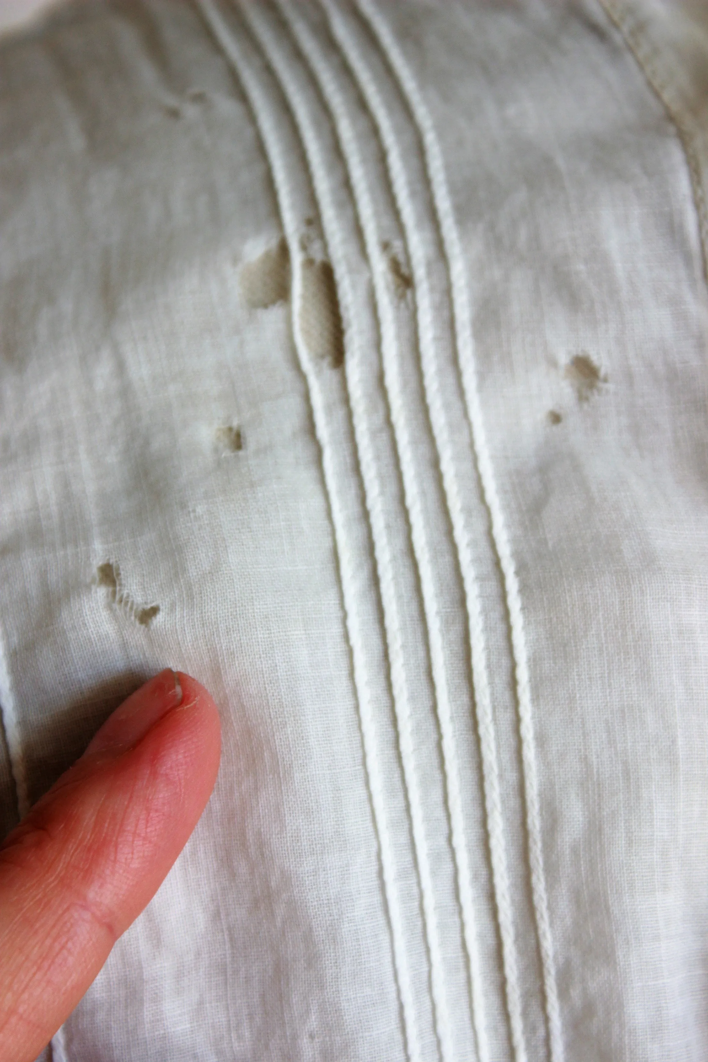 Antique 1890s Blouse In White With Lace Trim