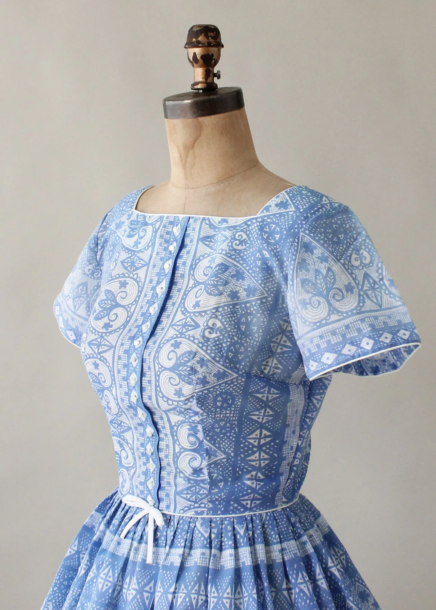 Vintage 1960s Blue and White L'Aiglon Day Dress